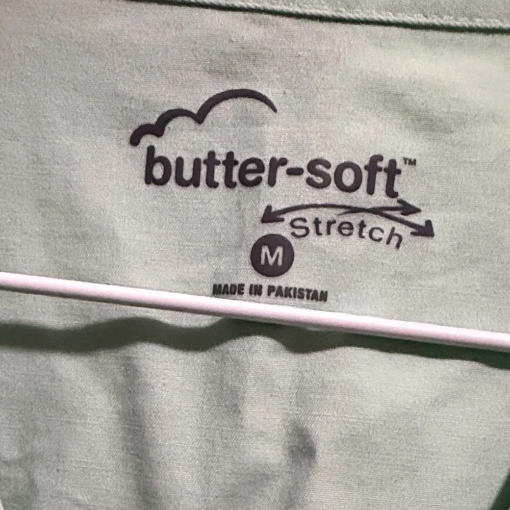 Butter-Soft Women's Mint Green Scrub Top - Picture 2 of 8